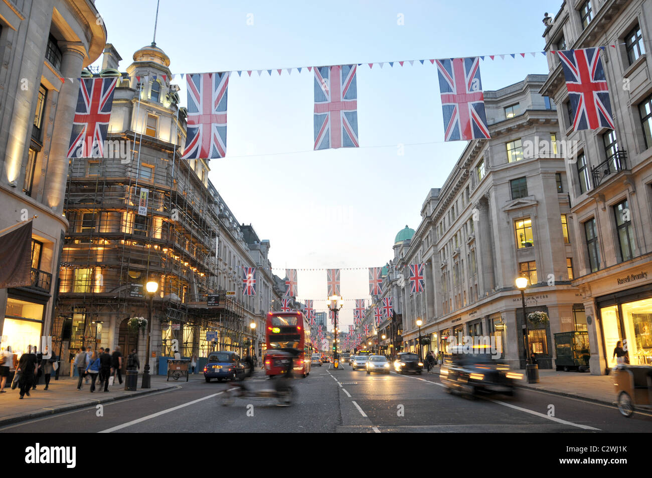 Mariage Royal William Kate Middleton Regent Street Bunting drapeaux Union Jack conte de patriotisme célébration faste romance Banque D'Images