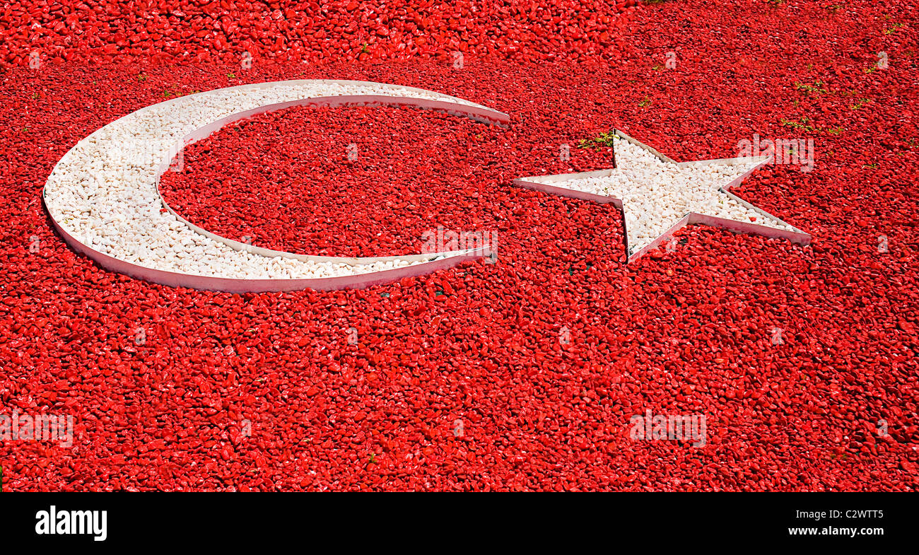 Turquie Ankara Anitkabir mausolée du fondateur de la République turque Mustafa Kemal Atatürk. Drapeau turc représenté à cailloux Banque D'Images