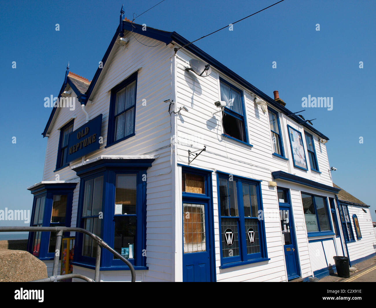 Le vieux Neptune Inn sur le front de Whitstable Kent Banque D'Images