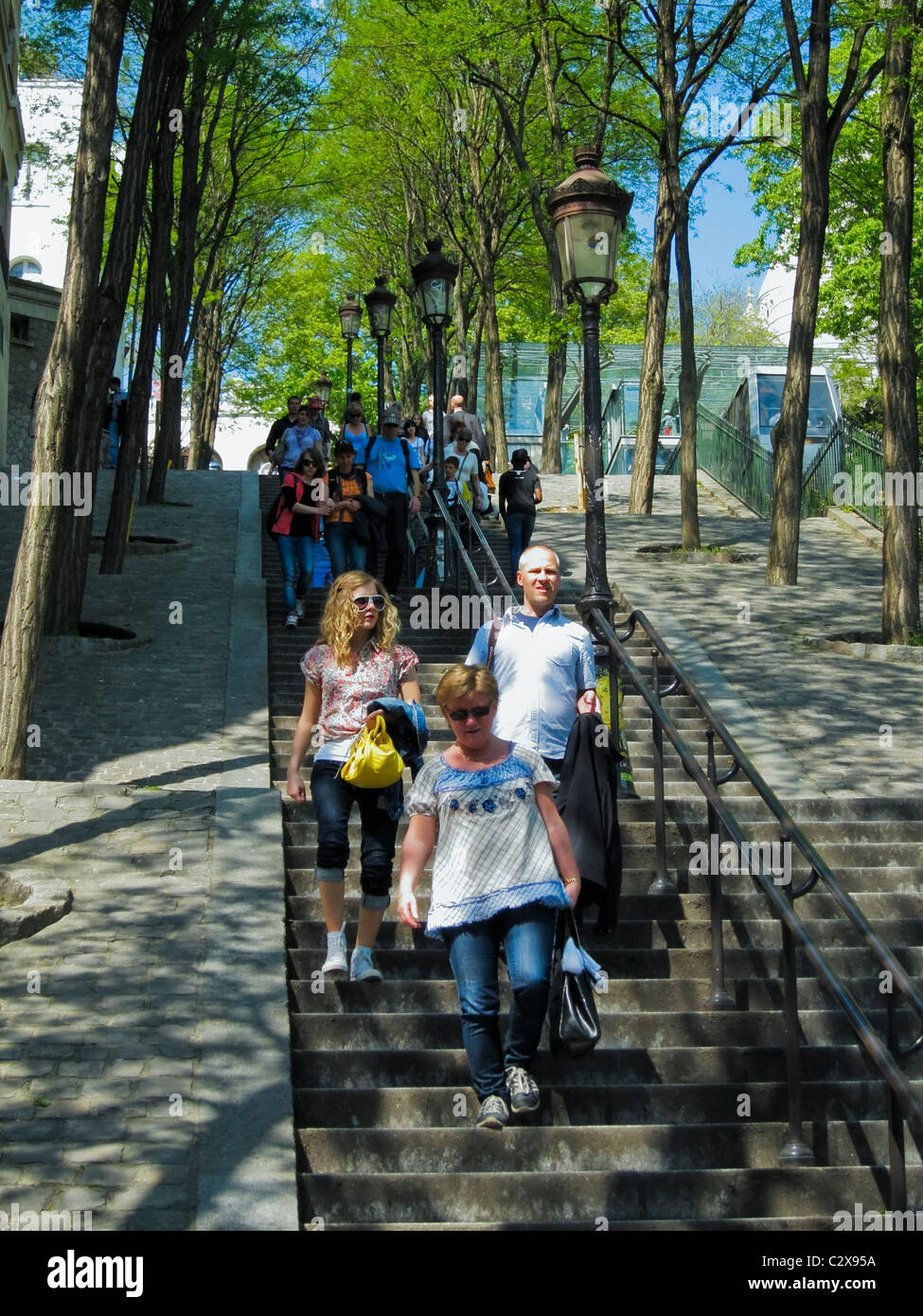 Paris, France, en Visite de Montmartre, marcher dans escalier extérieur Banque D'Images