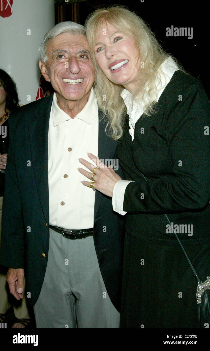 Loretta Swit et Jamie Farr à l'after party fête ses performances de la soirée d'ouverture dans la nouvelle comédie 'Flamingo' Cour Banque D'Images