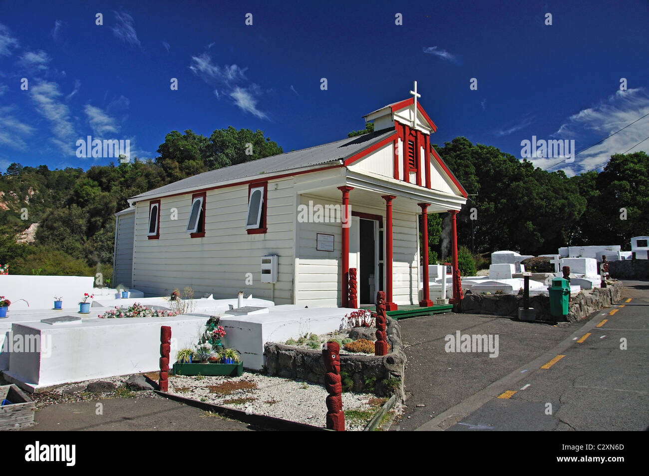L'église catholique en bois, vivant de Whakarewarewa Village Thermal, Rotorua, Bay of Plenty, North Island, New Zealand Banque D'Images