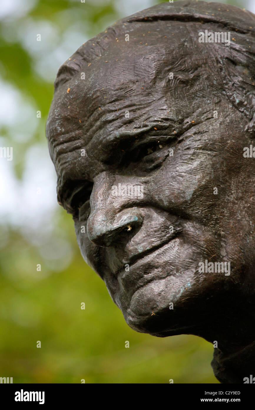 La face de la le monument au Pape Jean Paul II à Cascais, Portugal. Banque D'Images