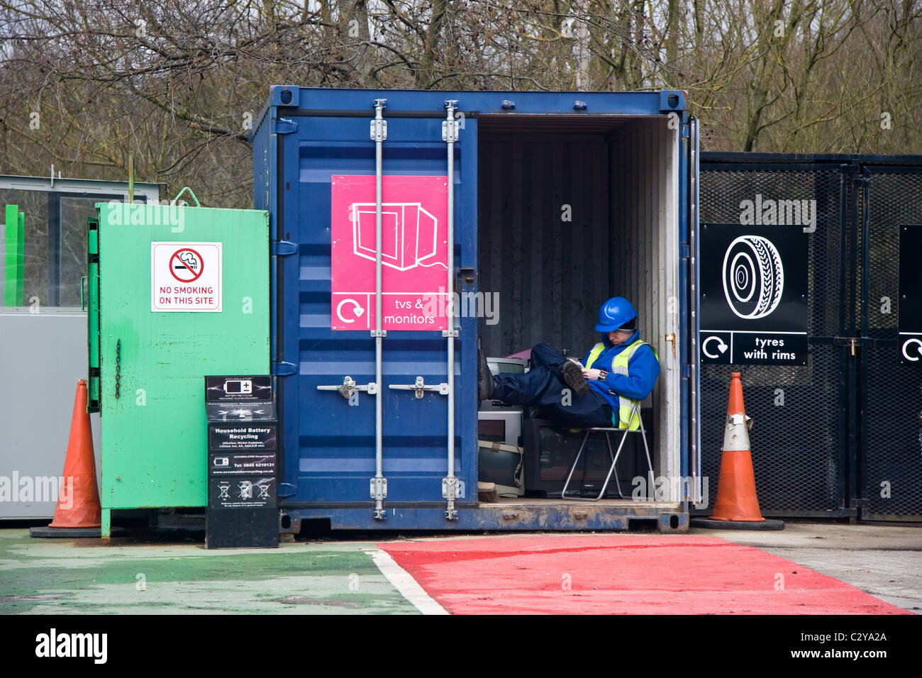 Sms à bord d'un centre de recyclage des déchets ménagers, Prestwich, Bury, Greater Manchester, Angleterre, RU Banque D'Images