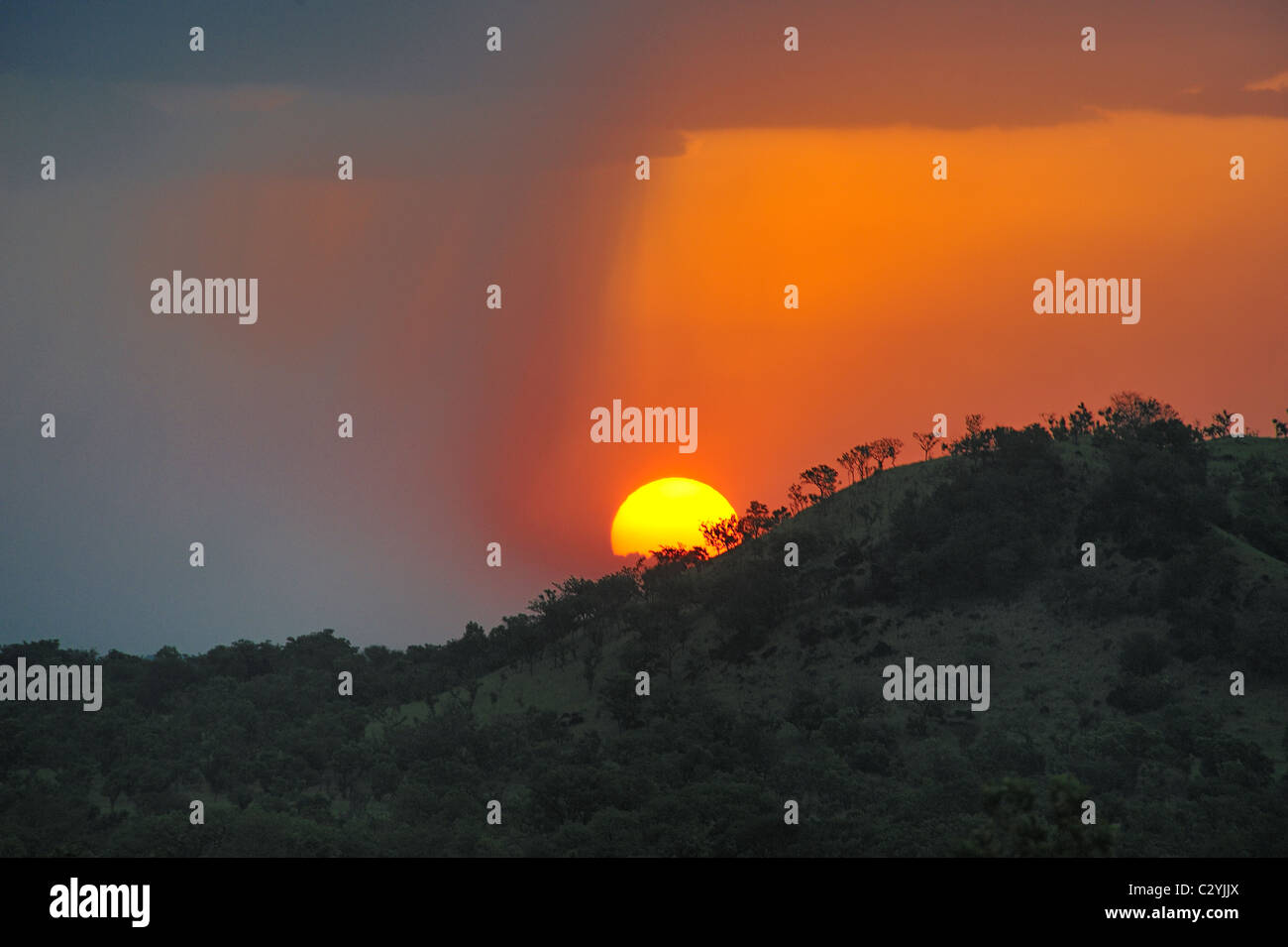 Coucher de soleil sur les collines du Parc National de Boma, au Soudan Banque D'Images