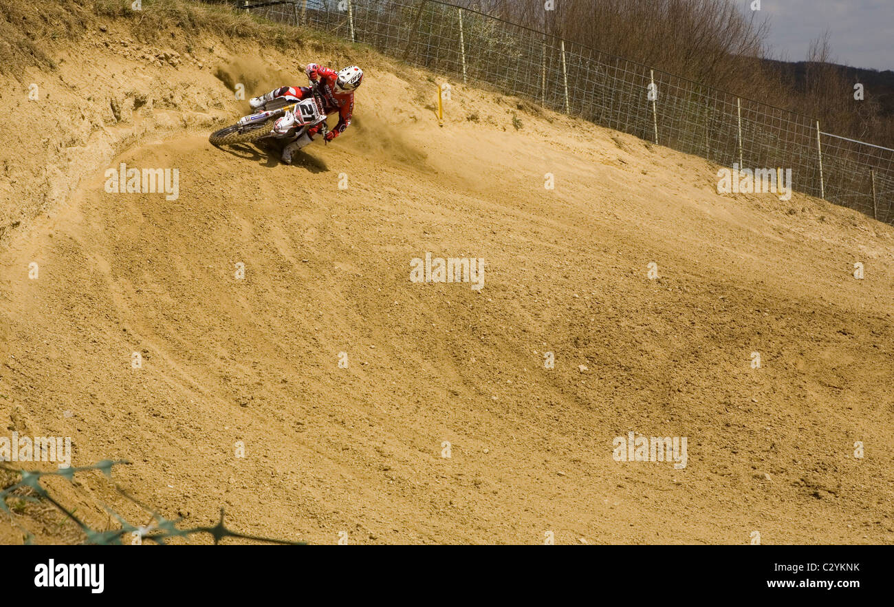 Course de motocross virage Sevlievo en Bulgarie Banque D'Images