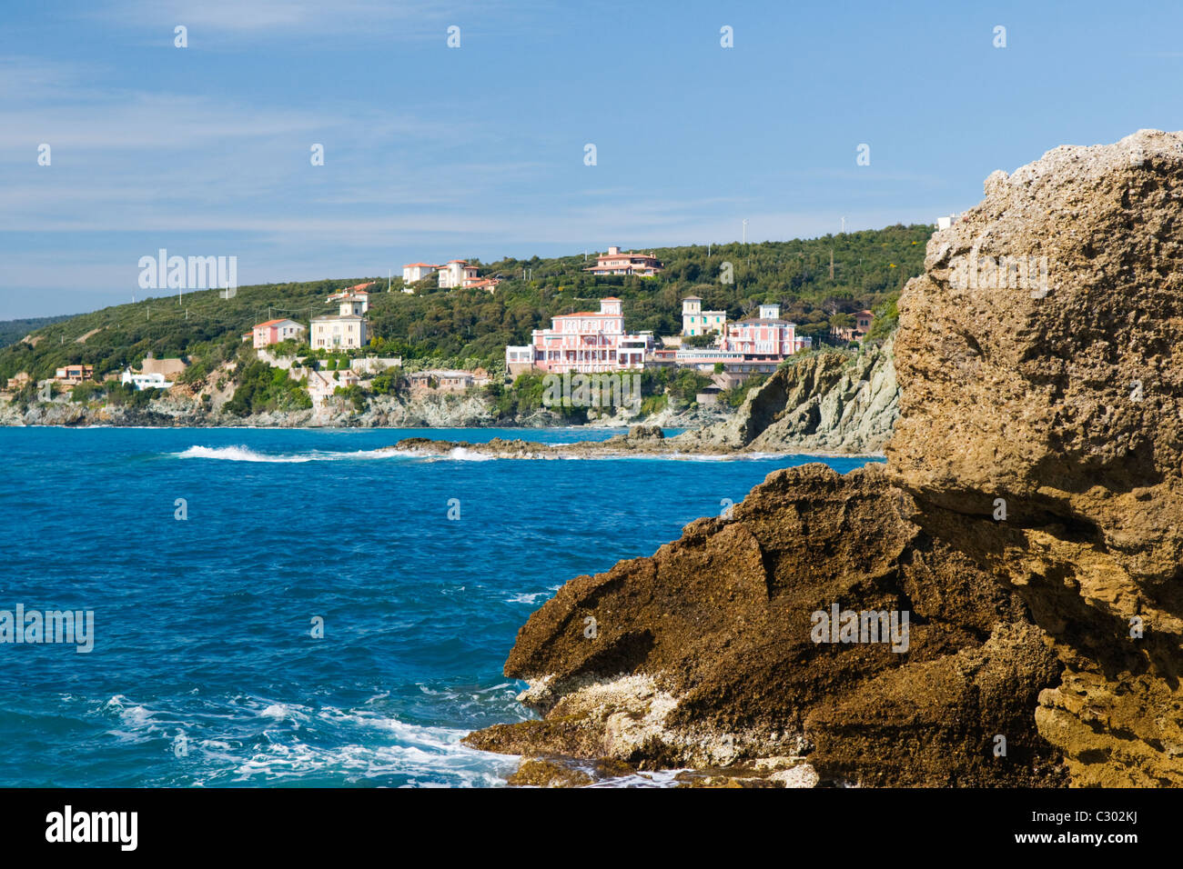 Vue sur la Baia del Sorriso dans la station italienne de Castiglioncello Banque D'Images