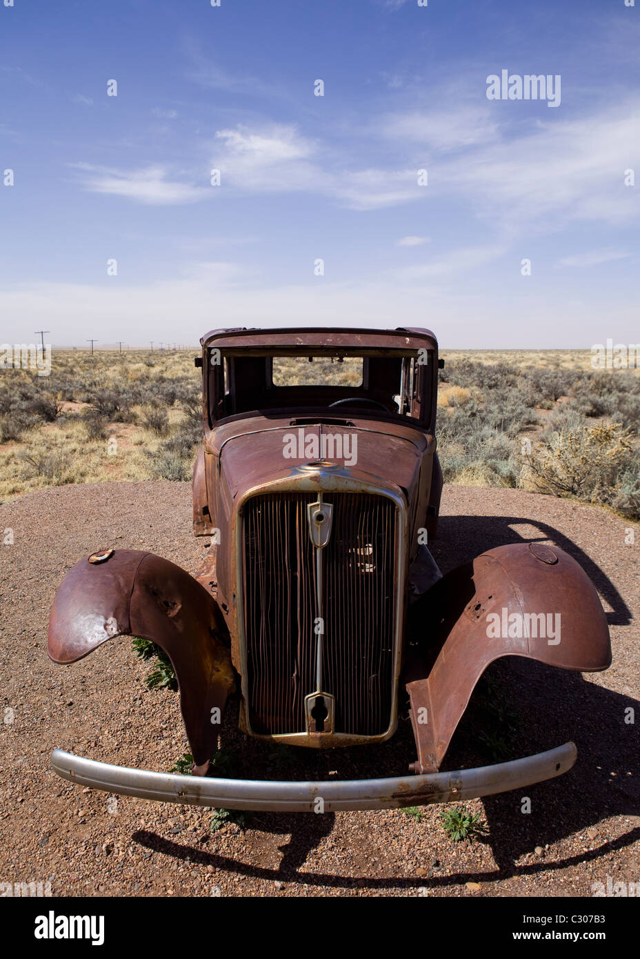 Voitures anciennes déserte dans le paysage désertique de l'Amérique du Nord - Arizona USA Banque D'Images