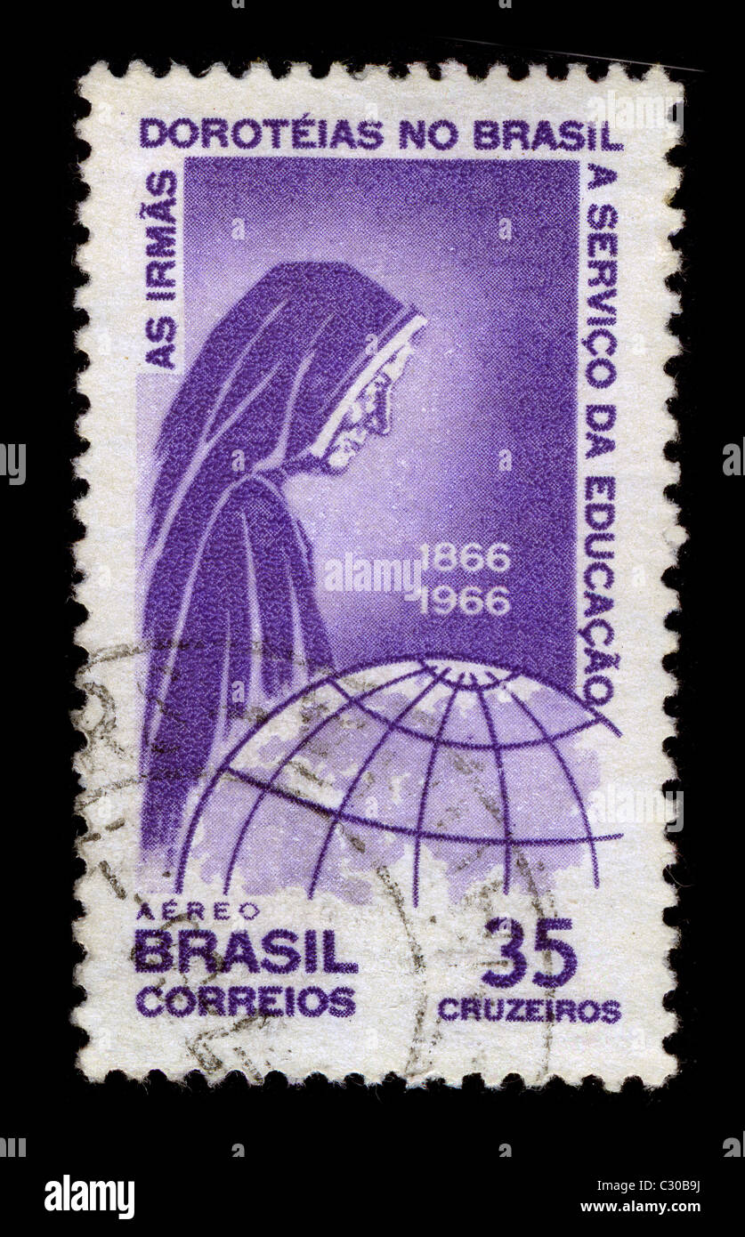 Brésil-vers 1966:un timbre imprimé au Brésil montre de droit de la Faculté de philosophie Saint Dorothy, acronyme FFSD, est un établissement d'enseignement supérieur situé dans la ville de montagne de Nova Friburgo, dans l'intérieur de Rio de Janeiro, vers 1966. Banque D'Images