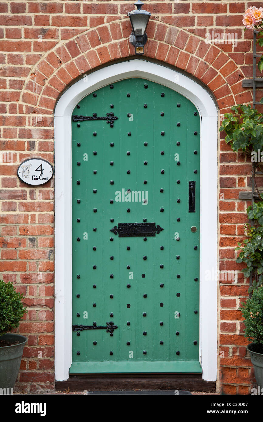 Porte cloutée par Stratfield Saye House, Hampshire, United Kingdom Banque D'Images