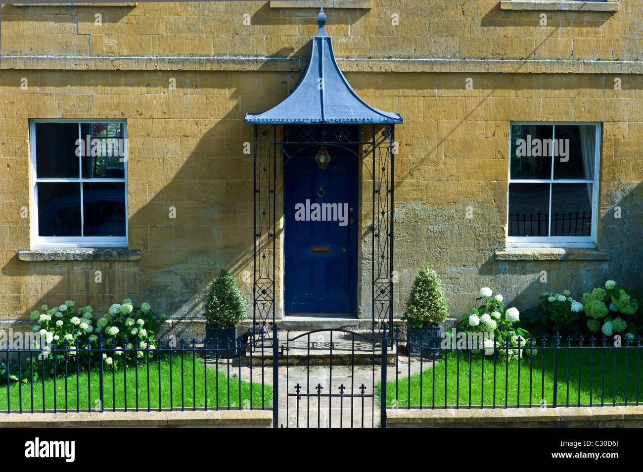 Géorgien élégant porte de maison d'époque dans les Cotswolds à Blockley dans Gloucestershire, Royaume-Uni Banque D'Images