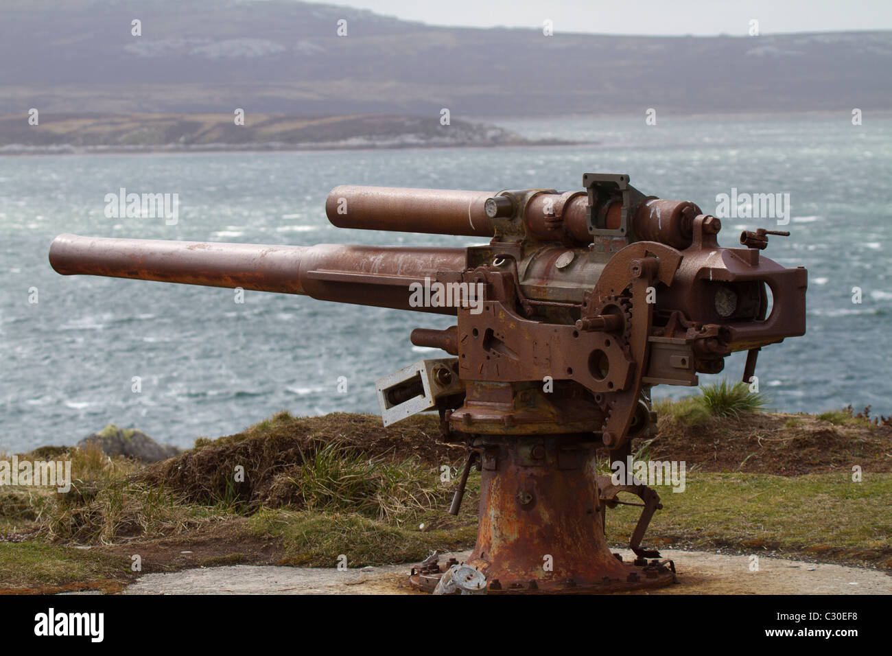 La rouille à l'artillerie et munitions Point, East Falkland Banque D'Images