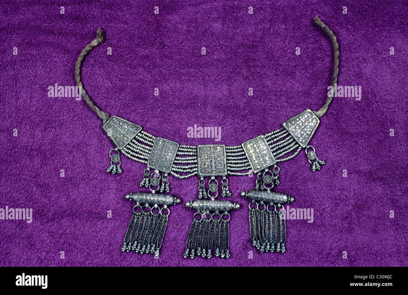 Collier bijoux bédouins de l'Arabie Saoudite Photo Stock - Alamy