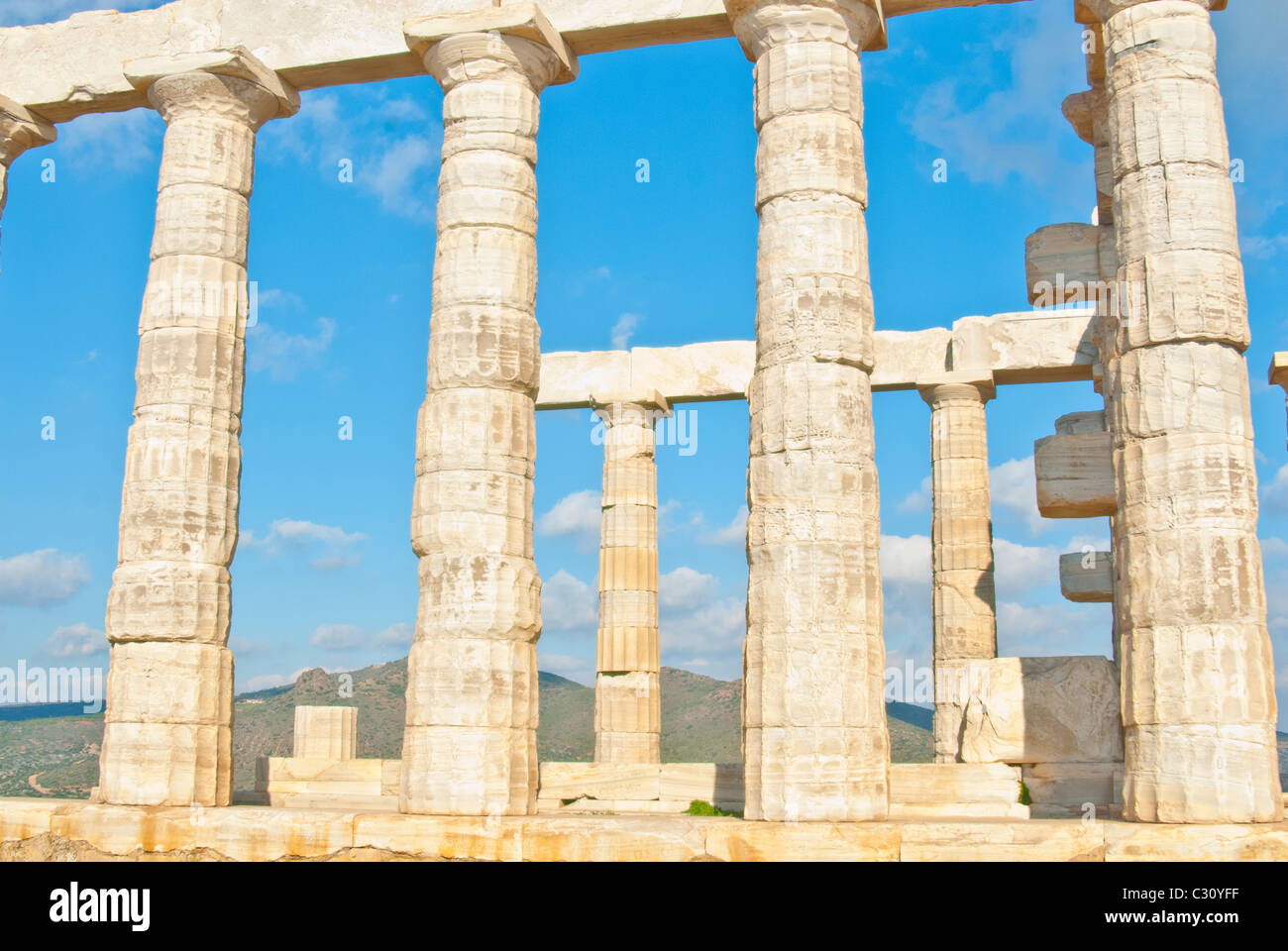 Cap Sounion est à noter que le site des ruines d'un ancien temple grec de Poséidon, le dieu de la mer dans la mythologie classique. Banque D'Images