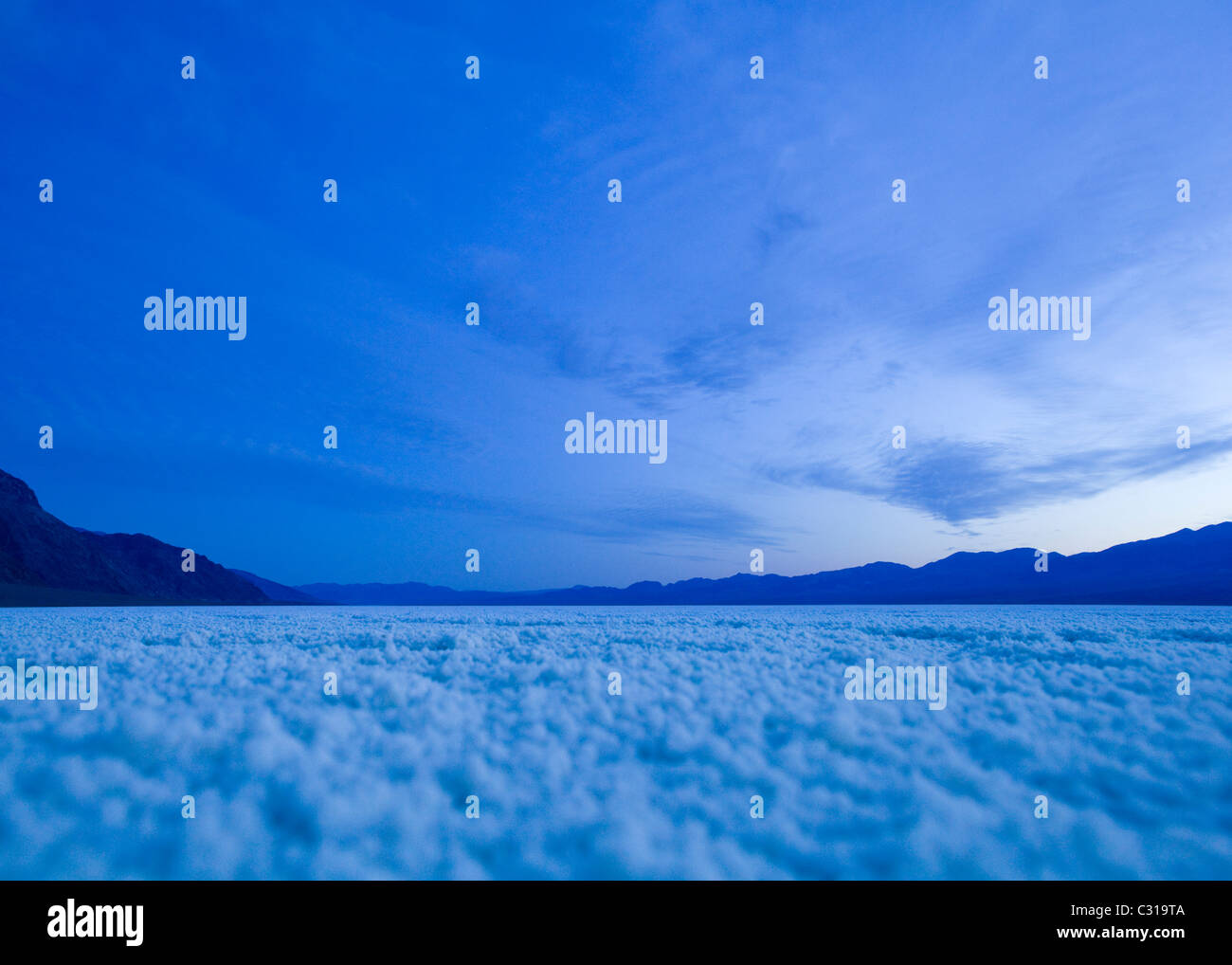 Le sel sec Badwater lit du lac (lac Salé) - Death Valley, California USA Banque D'Images