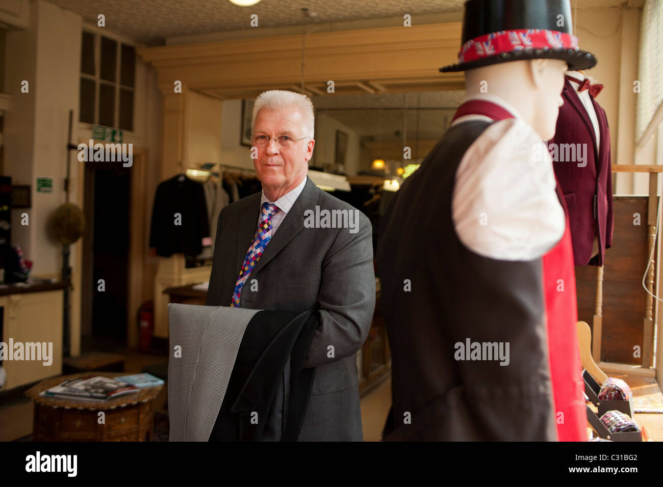 David Coulthard maître tailleur et propriétaire de Tom Brown tailors à Eton Banque D'Images
