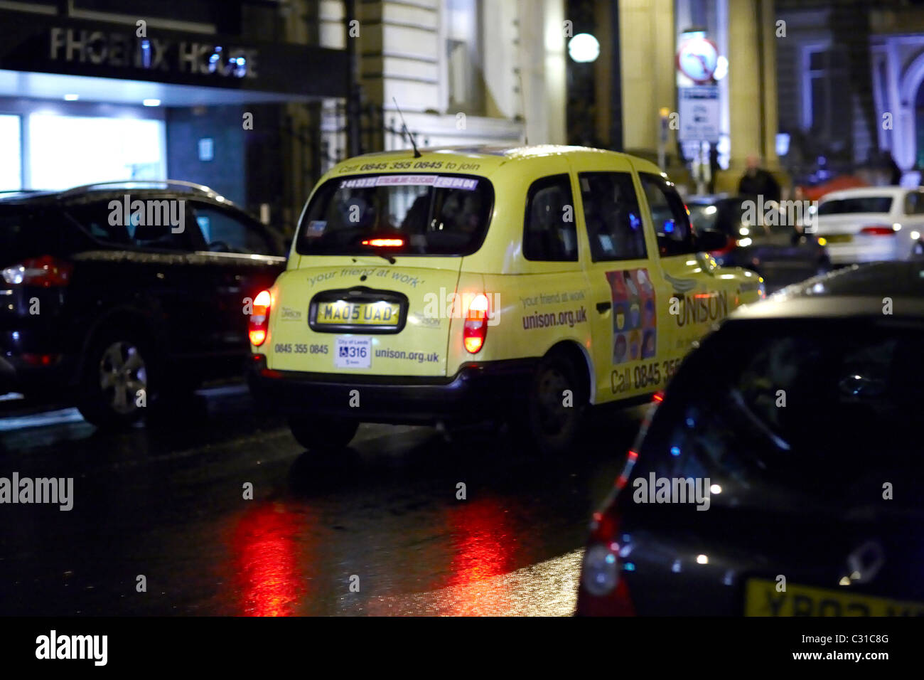 En taxi la nuit à Leeds Banque D'Images