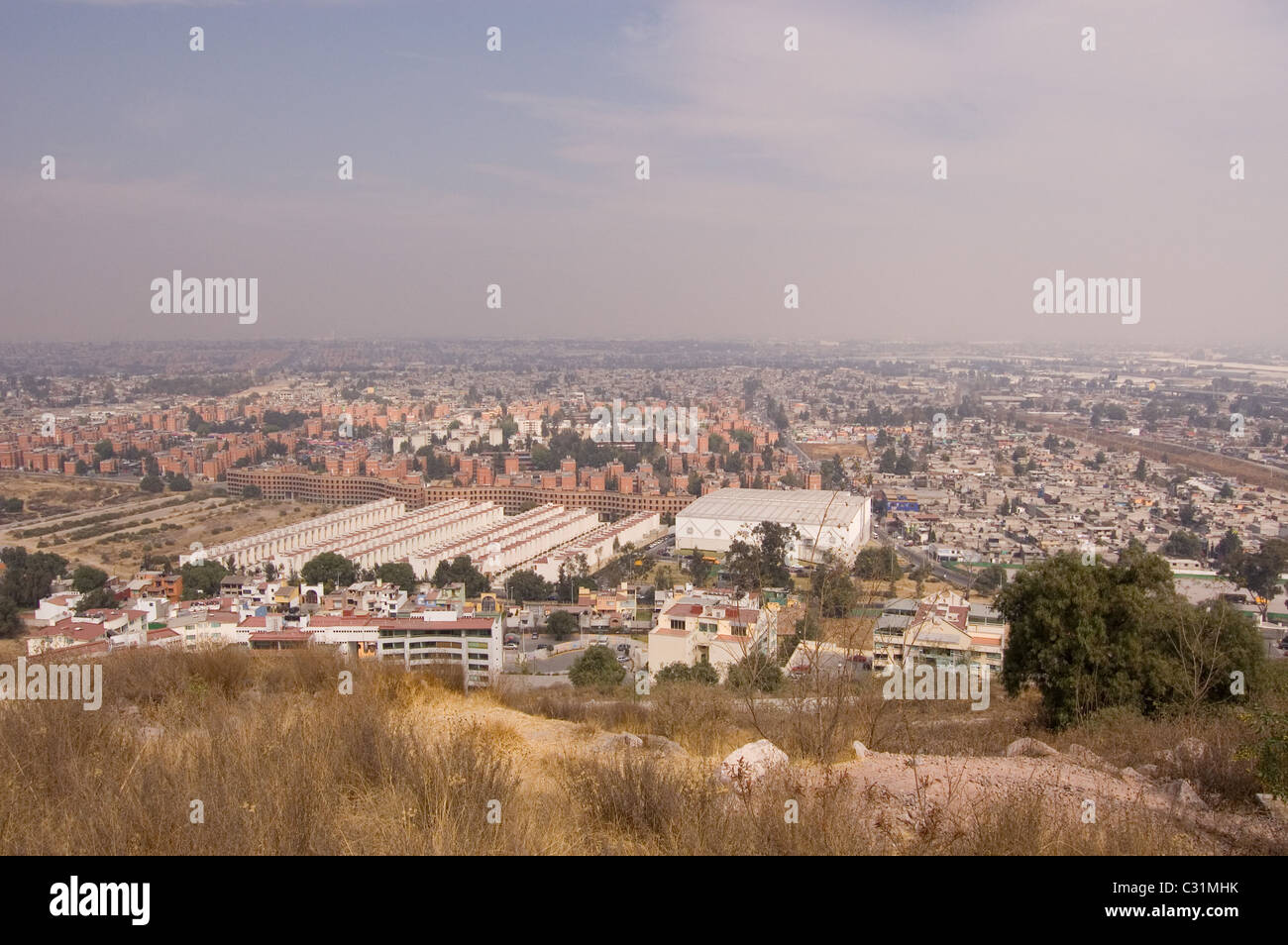 Vue sur la vallée de Mexico à partir d'une colline. Banque D'Images