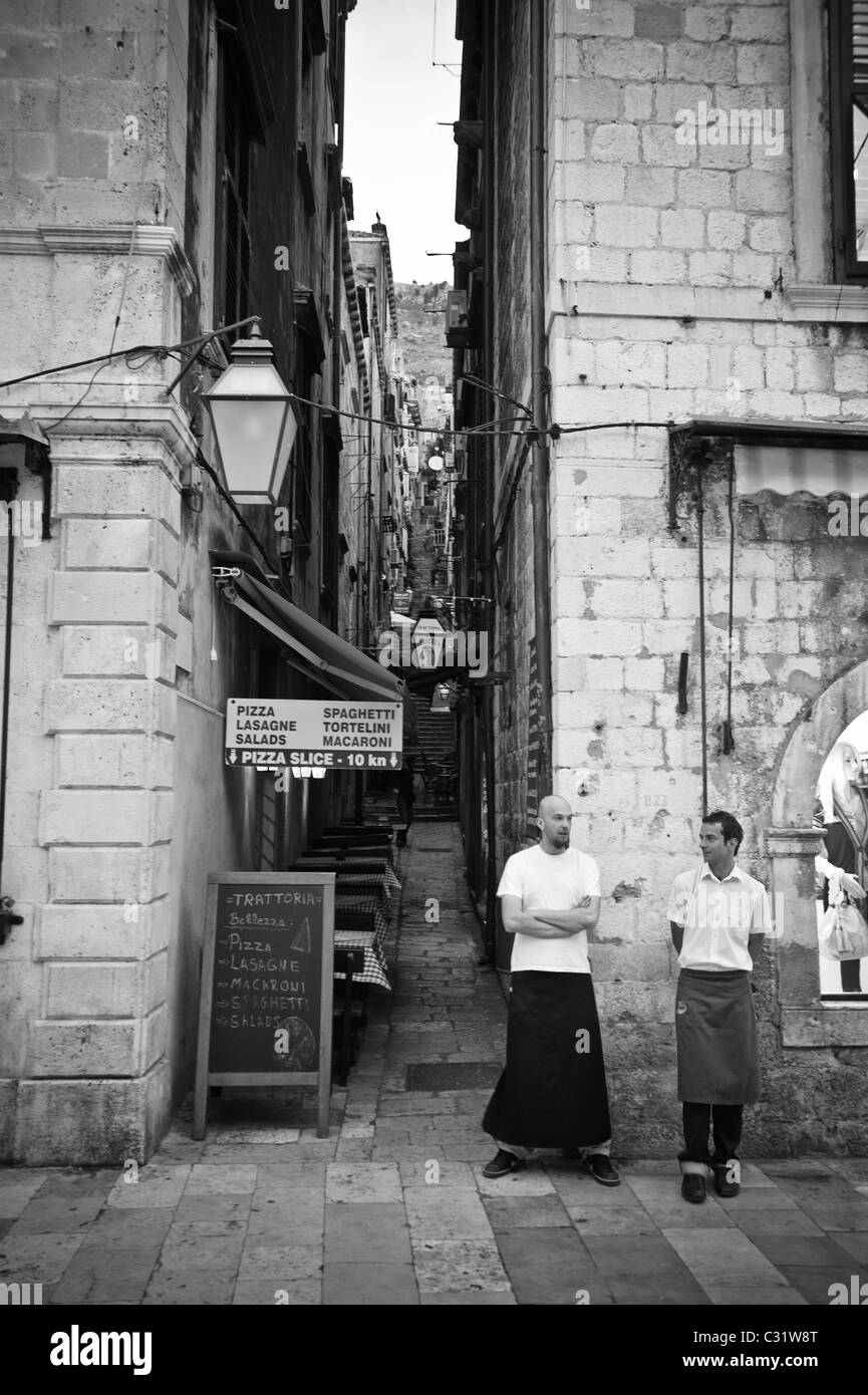 Vue de la rue européenne cafe sur la rue Stradun, Dubrovnik, Croatie Banque D'Images