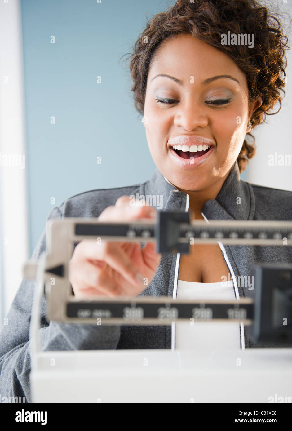 African American Woman pesant elle-même Banque D'Images