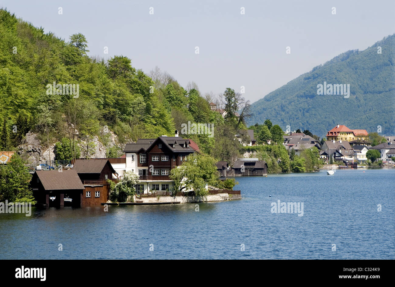 Autriche - maisons par le lac Traunsee Banque D'Images