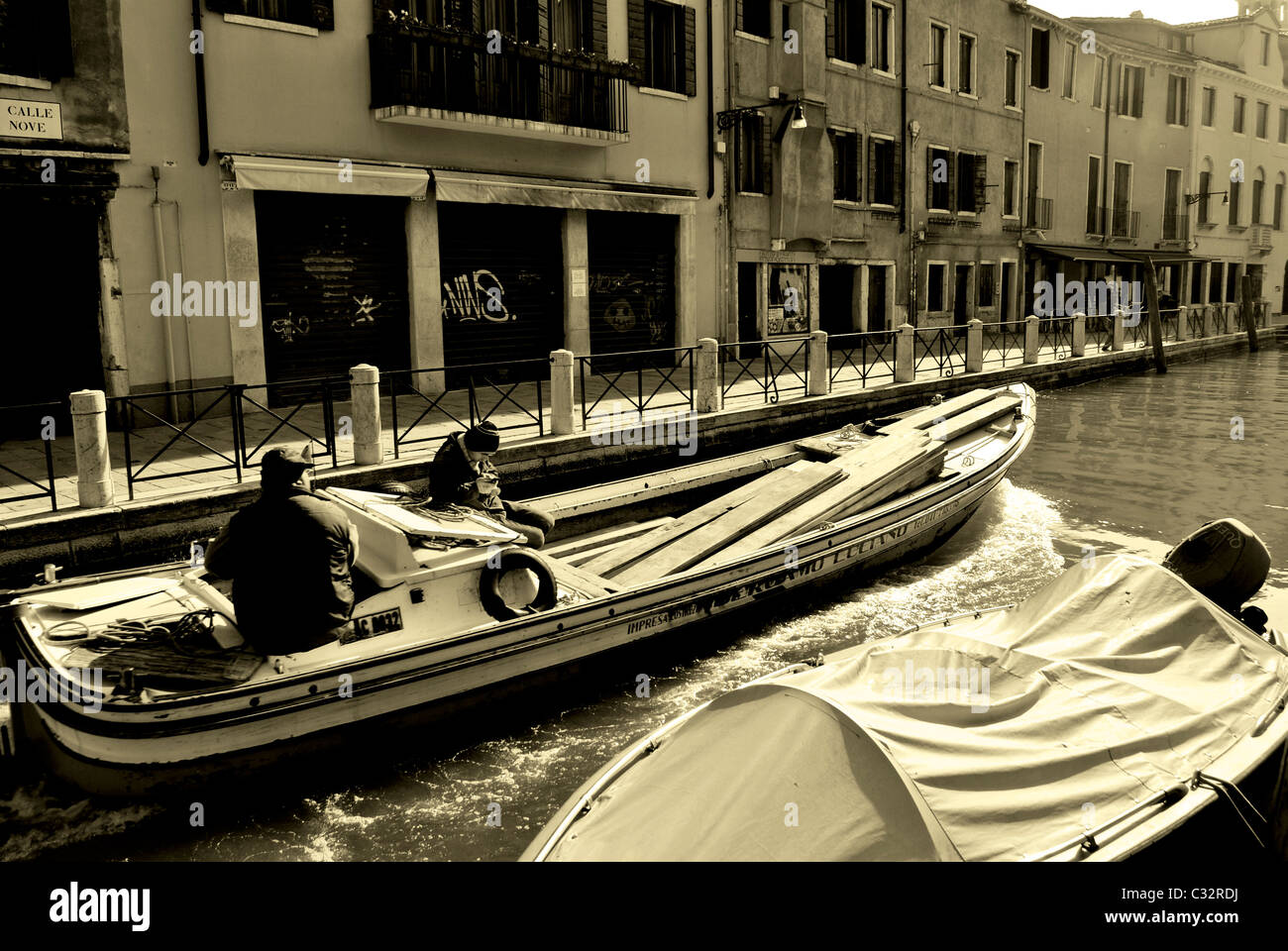 Les canaux de Venise et des ponts, des bateaux et des bâtiments historiques Banque D'Images