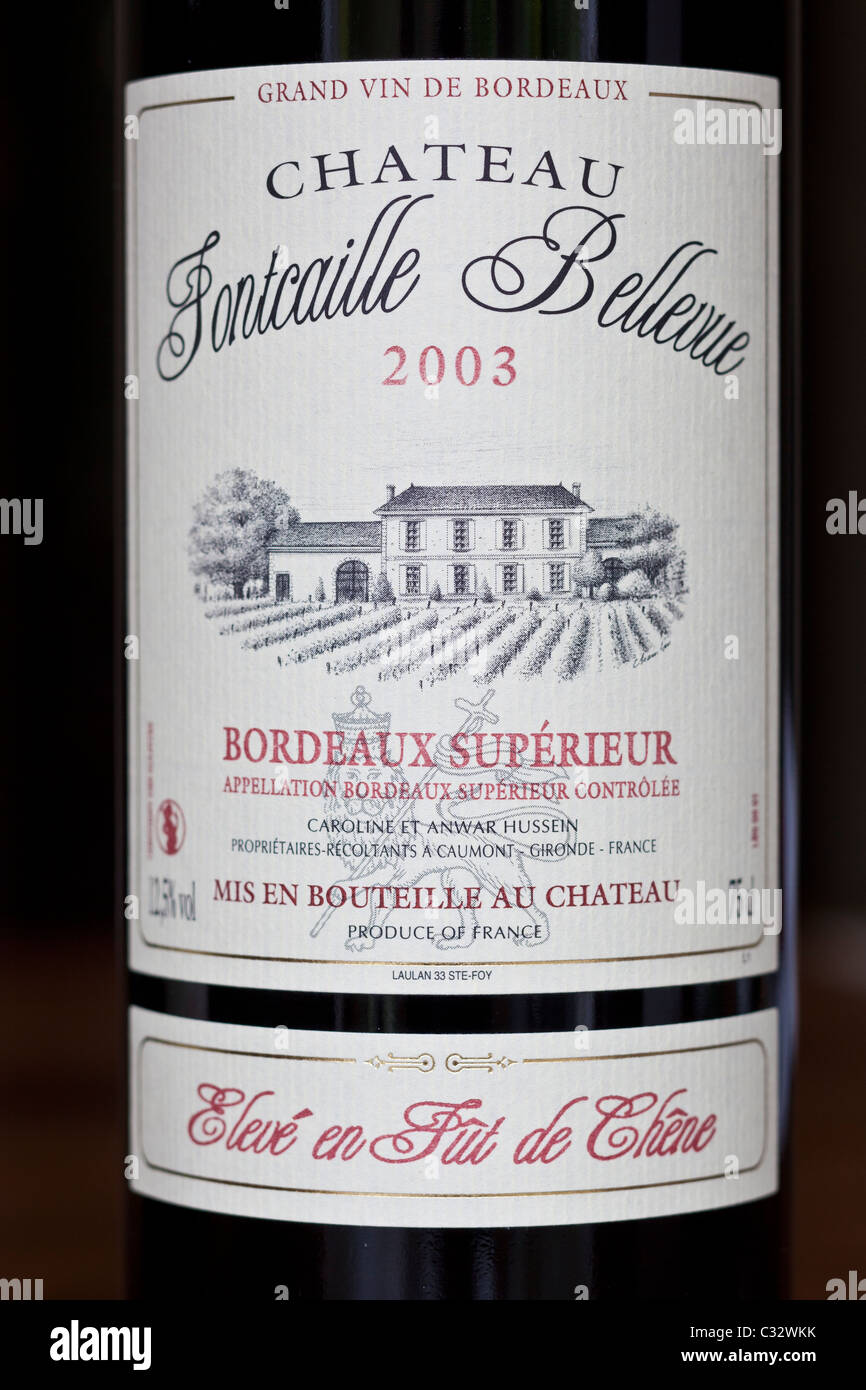 Bouteille de vin de Bordeaux, château anglais Fontcaille Bellevue 2003 Grand Vin de Bordeaux et Bordeaux Supérieur, France Banque D'Images