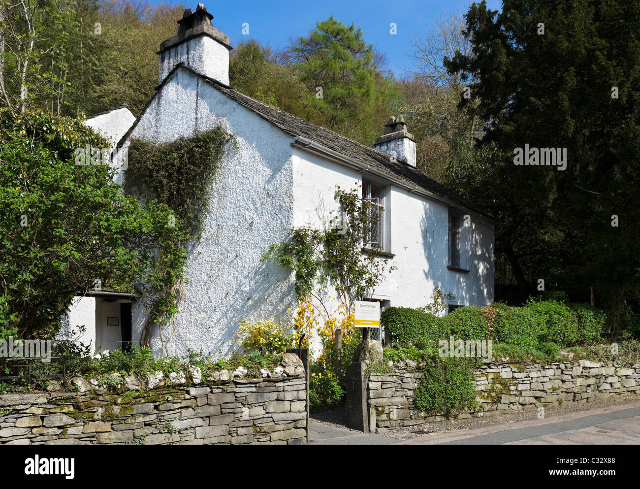 Dove Cottage (la maison de William Wordsworth et sa sœur Dorothy Wordsworth), Grasmere, près du lac Windermere, parc national du district du lac, Cumbria Banque D'Images