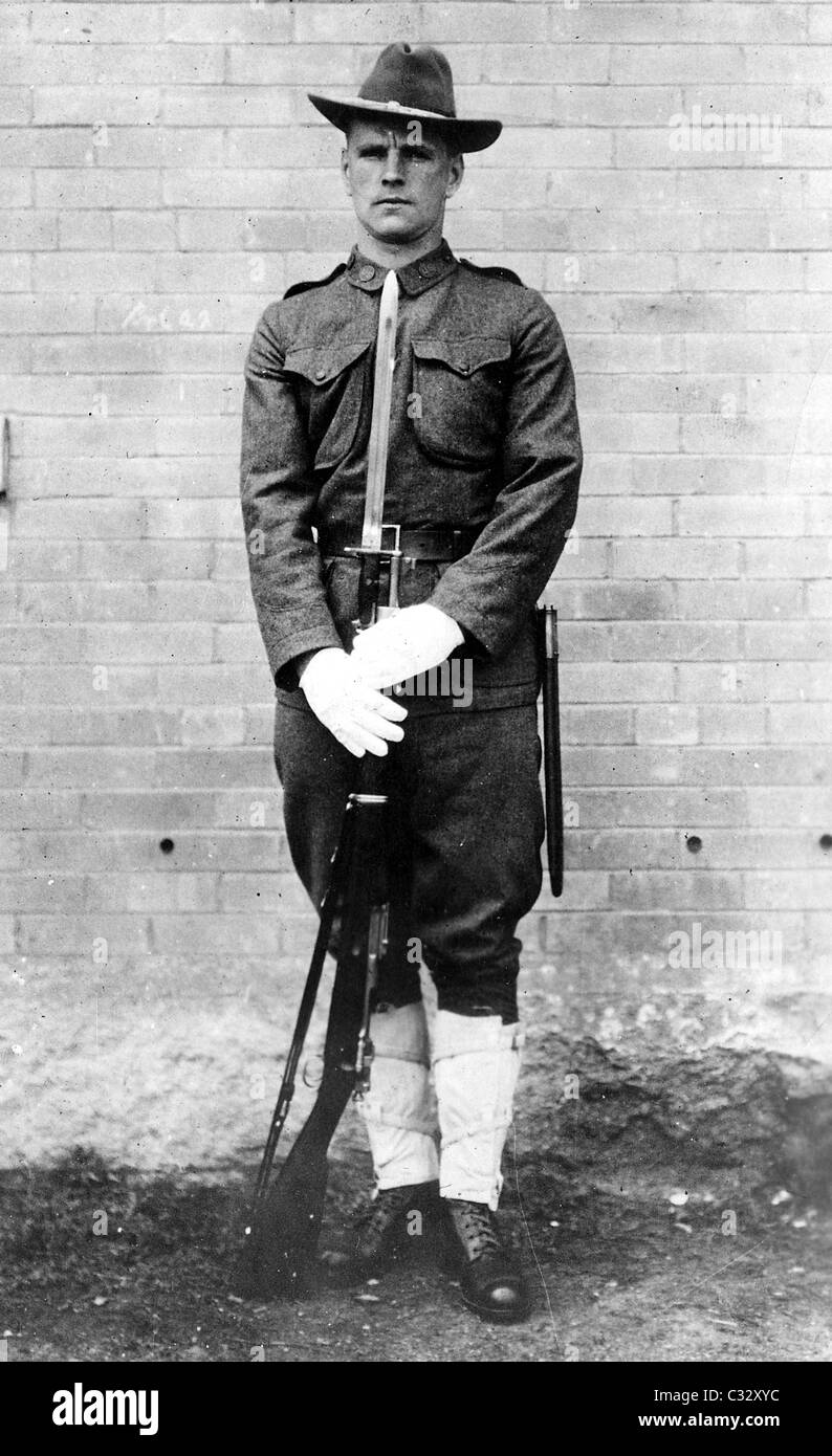 WW1 American "oughboy' gi en parade dress avec fusil et baïonnette Banque D'Images