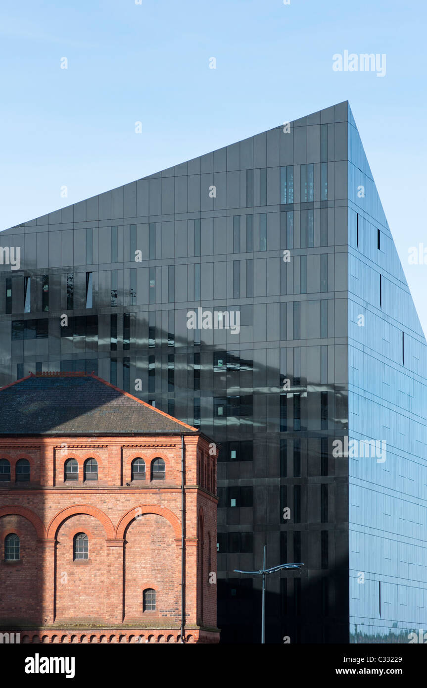 Abstrait architecture - ancien contrastant avec nouveau, à Liverpool. L'Angleterre. Banque D'Images