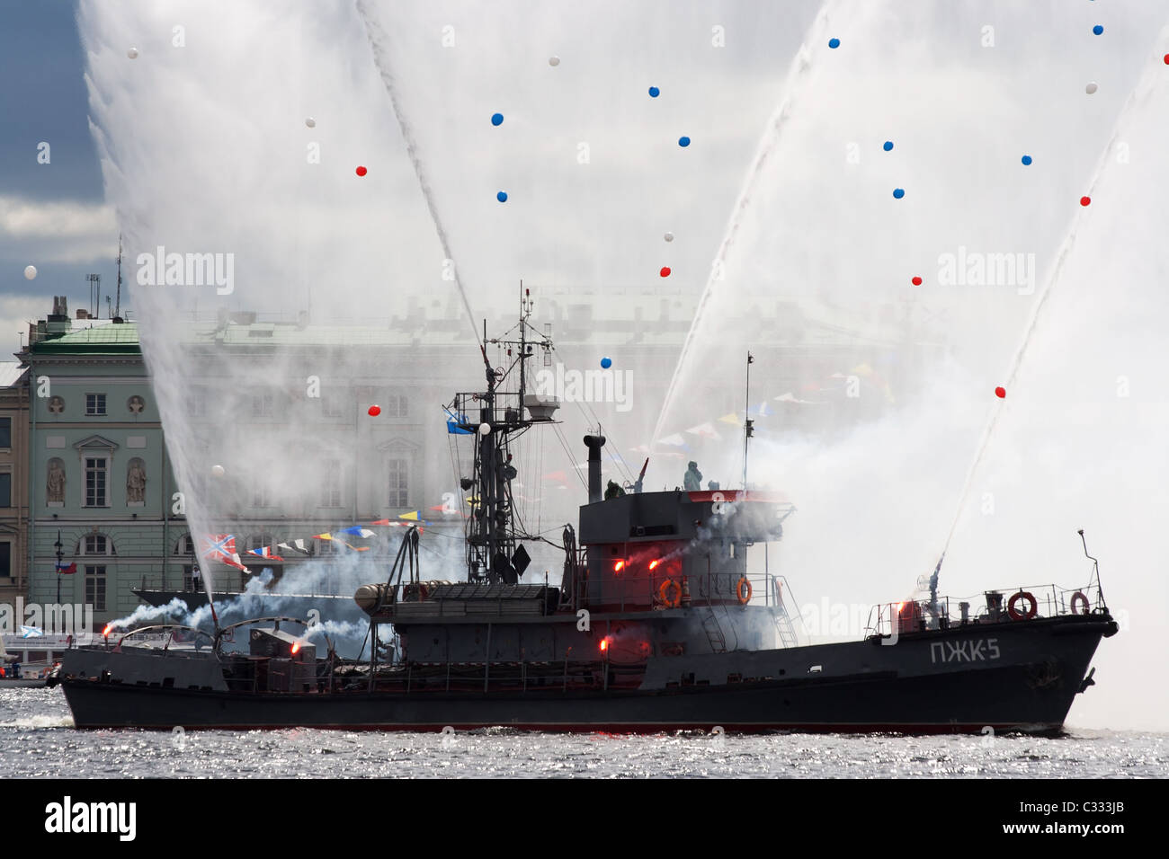 Bateau-pompe à la fête de la Marine à Saint-Pétersbourg, Russie Banque D'Images