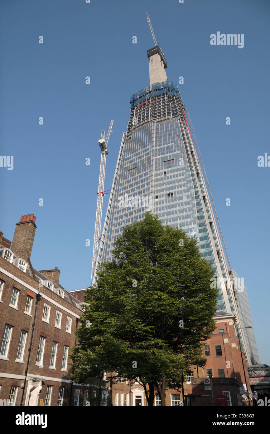 Le Shard London Bridge (Pont de Londres Tower/tesson de verre) en construction (avril 2011) vue de St Thomas Street. Banque D'Images