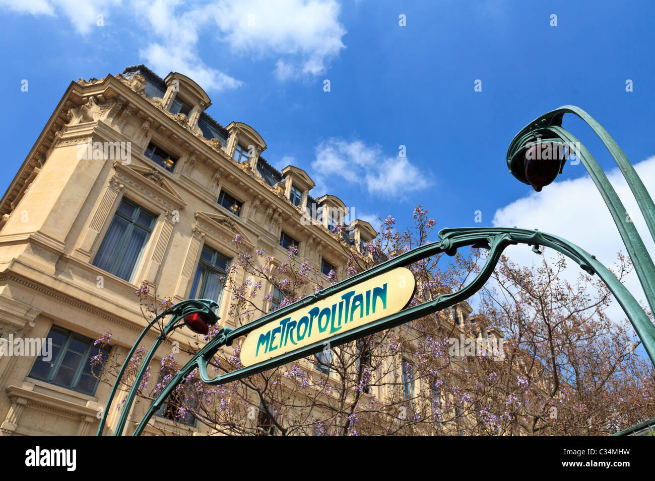 Entrée Art nouveau pour le métro de Paris Banque D'Images