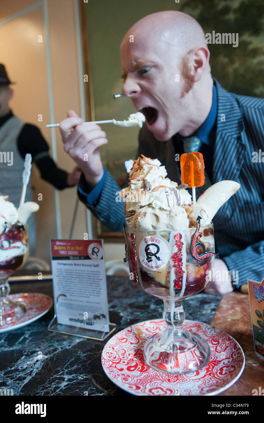 Bizarre outrageusement Banana Split au restaurant Serendipity 3 à New York Banque D'Images