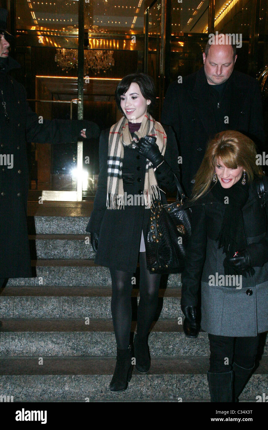 Camp Rock' Demi Lovato star devant son hôtel de Manhattan New York City, USA - 29.01.09 Banque D'Images