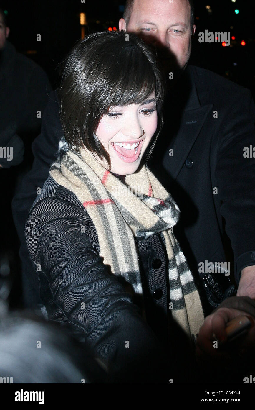 Camp Rock' Demi Lovato star devant son hôtel de Manhattan New York City, USA - 29.01.09 Banque D'Images