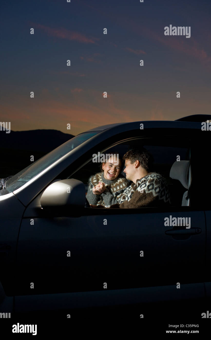 Couple en voiture Banque D'Images