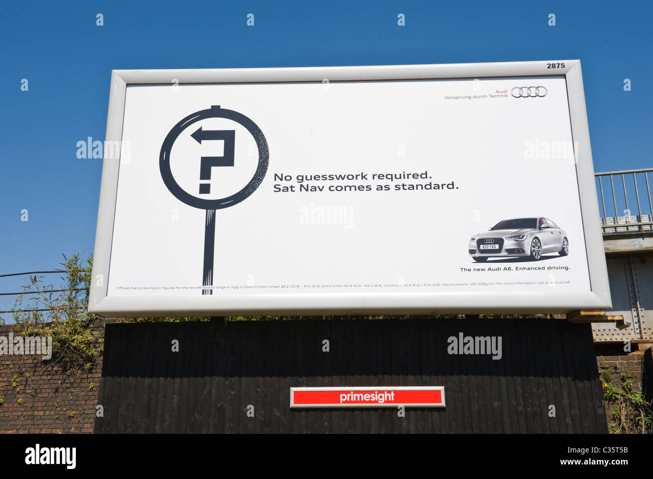 Panneau publicitaire sur le site PRIMESIGHT annonce pour l'AUDI A6 avec Sat Nav Banque D'Images