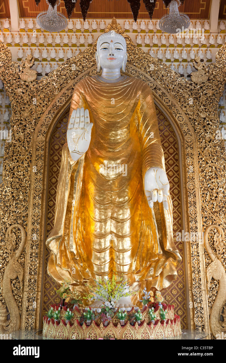 Temple de Dhammikarama à Penang, Malaisie- Bouddha géant 4 Banque D'Images