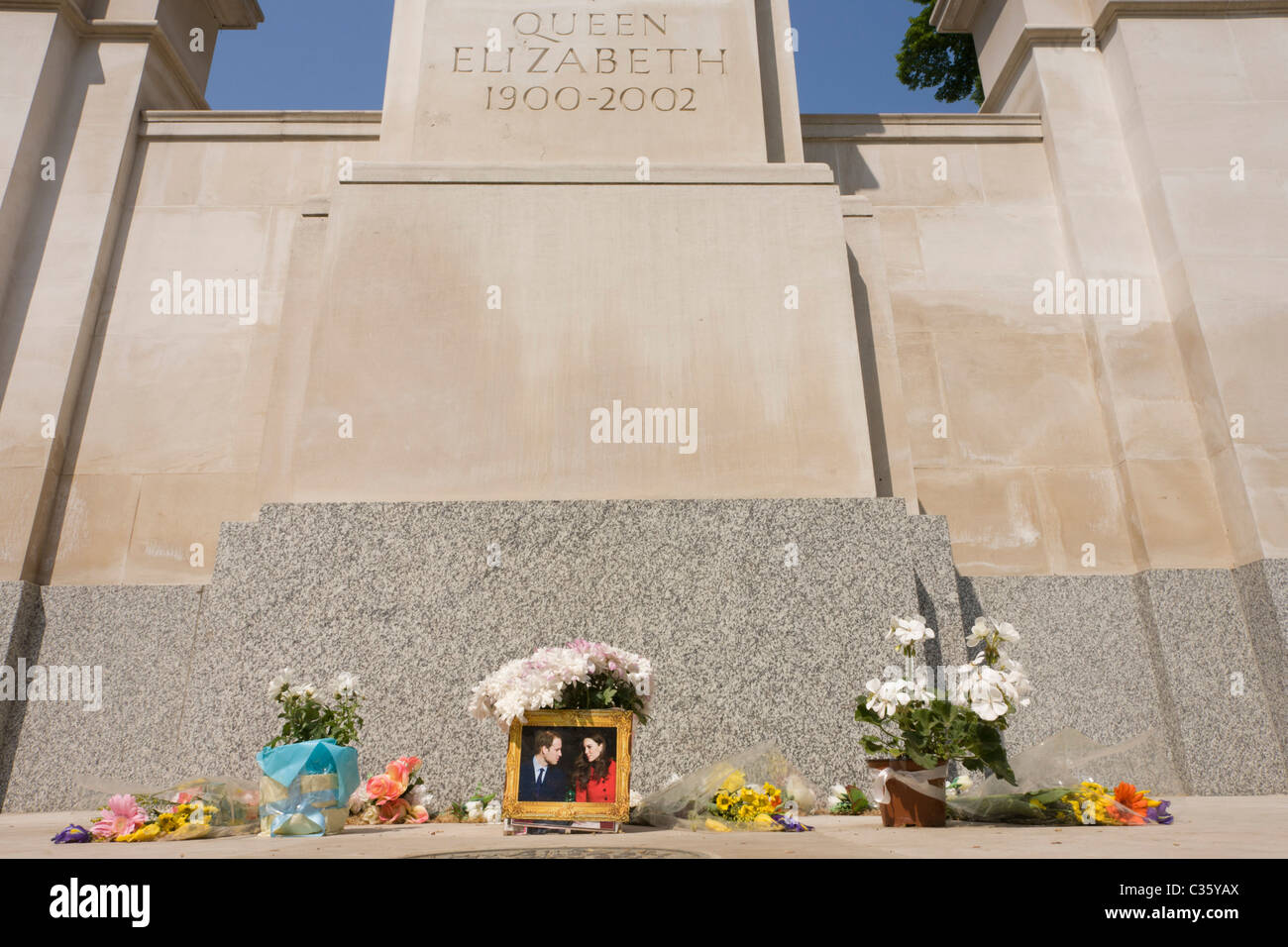 Memorial A La Reine Elizabeth La Reine Mere Dans Le Centre