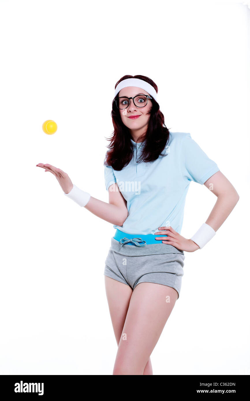 Geek lançant une boule dans l'air Banque D'Images