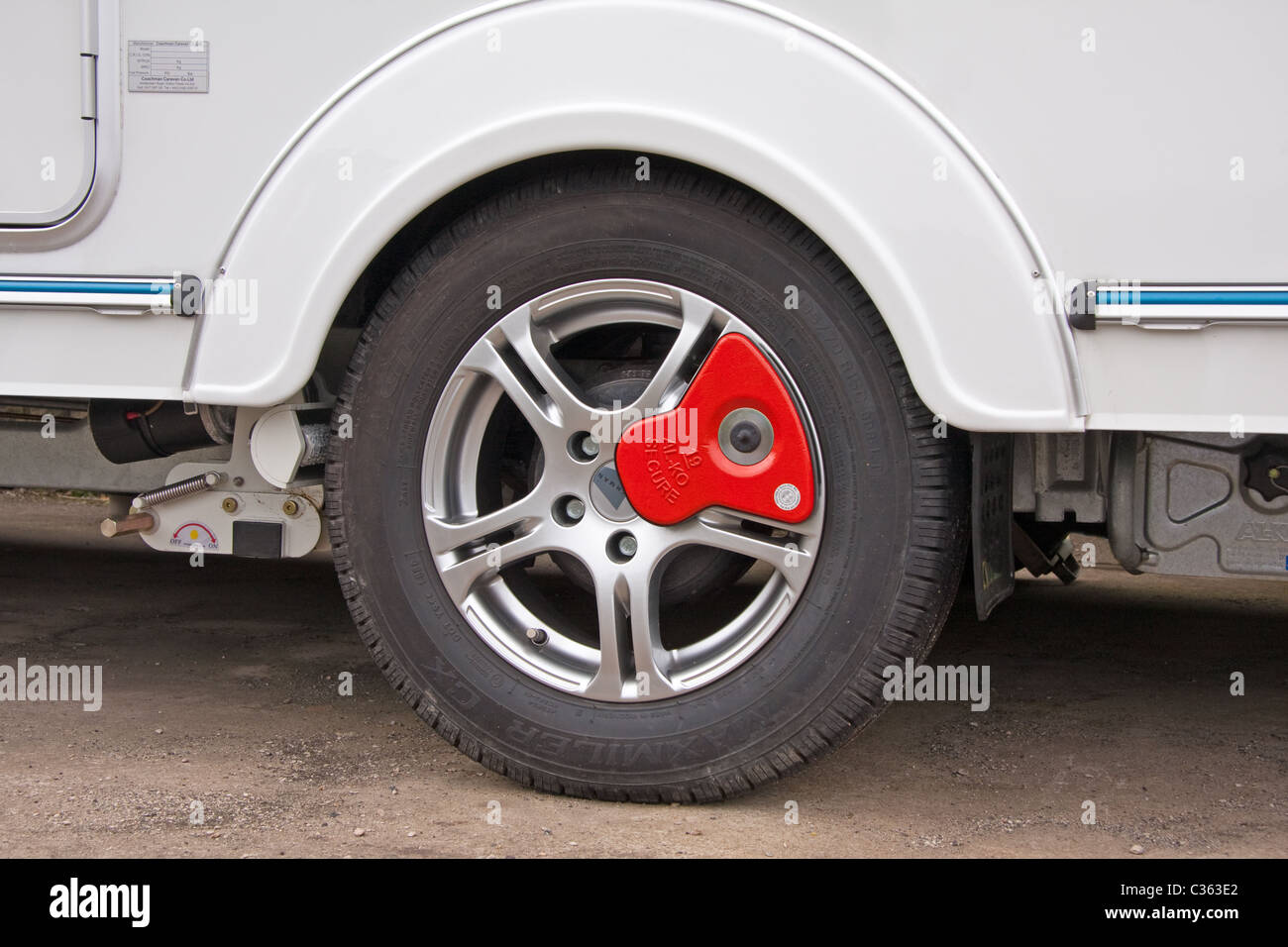 Caravane Coachman équipé d'Al-ko le blocage des roues et le mover motorisé Banque D'Images