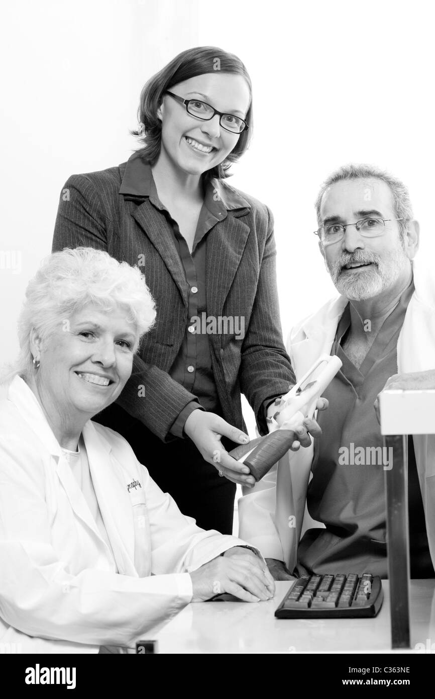 Smiling Vendeur et les médecins Banque D'Images