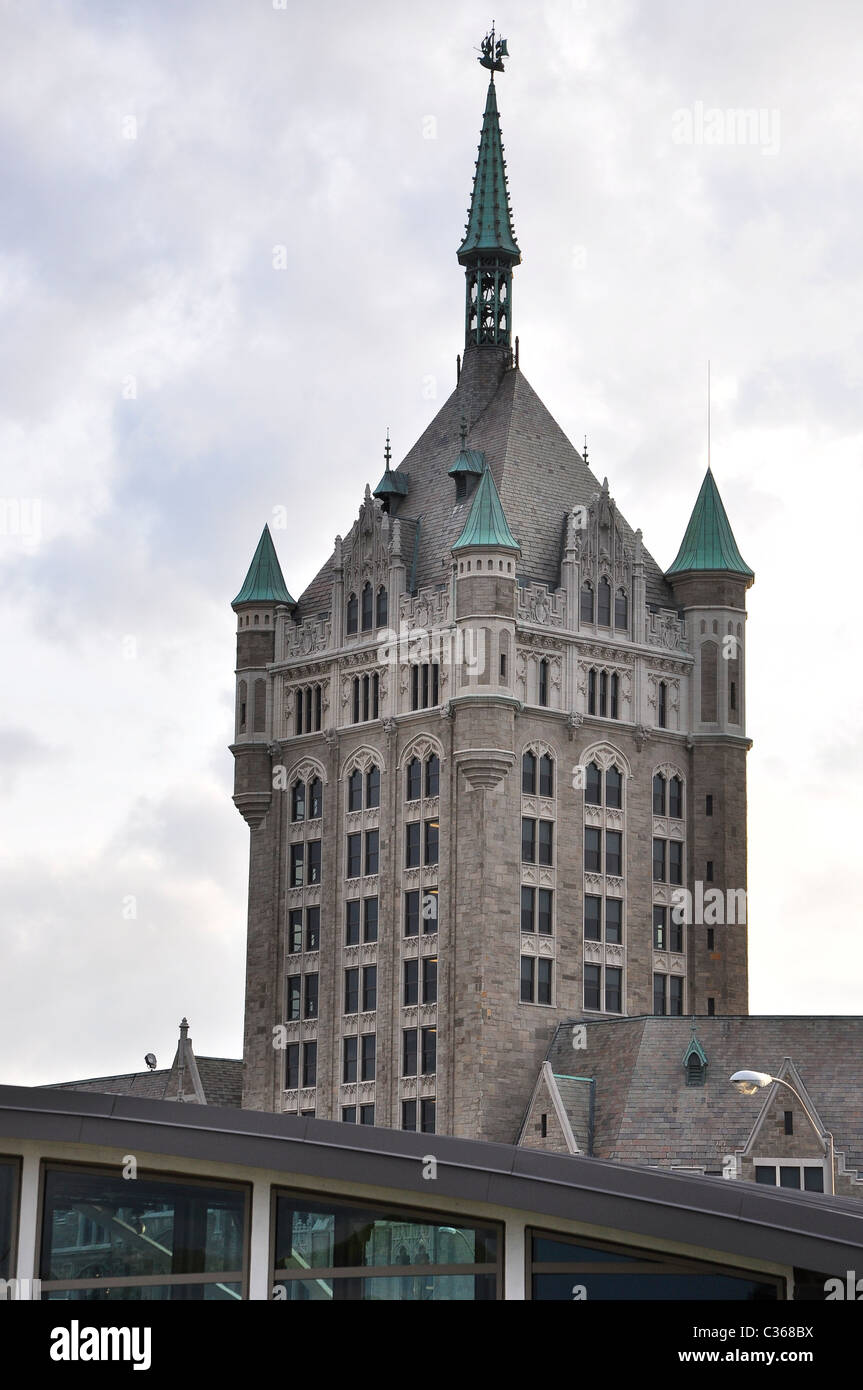 La tour centrale de l'édifice de l'Administration, SUNY Albany New York. Banque D'Images