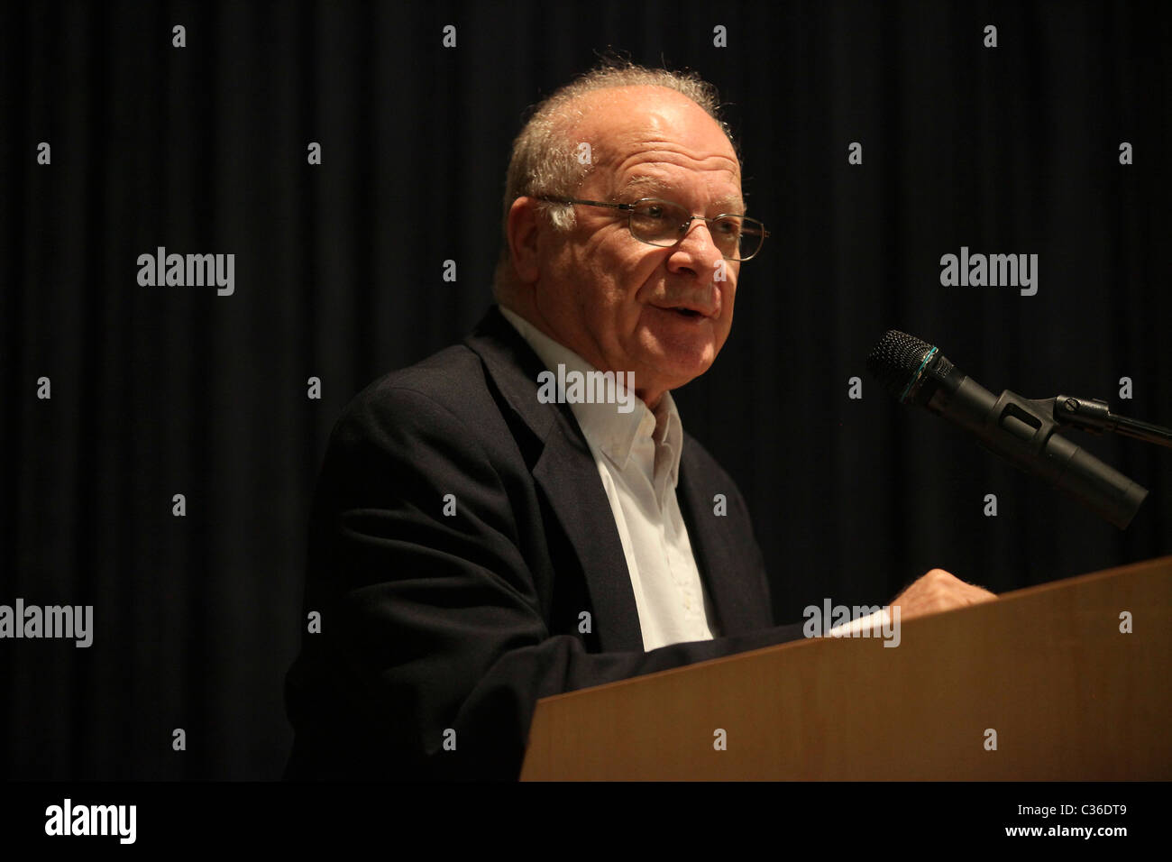 Avishay Braverman (né le 15 janvier 1948) est un économiste et homme politique israélien. Un ancien président de l'Université Ben-Gurion Banque D'Images