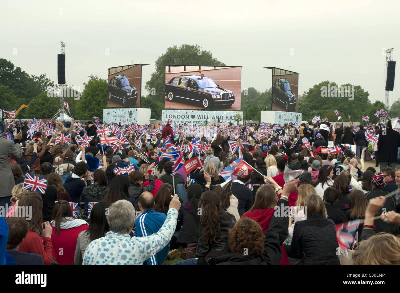 Mariage du Prince William et Catherine Middleton. 29 avril 2011. Une partie de la foule immense qui se sont réunis à Hyde Park Banque D'Images