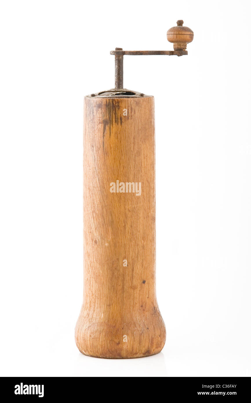 Vintage brown grinder en bois, faite, sur fond blanc Banque D'Images