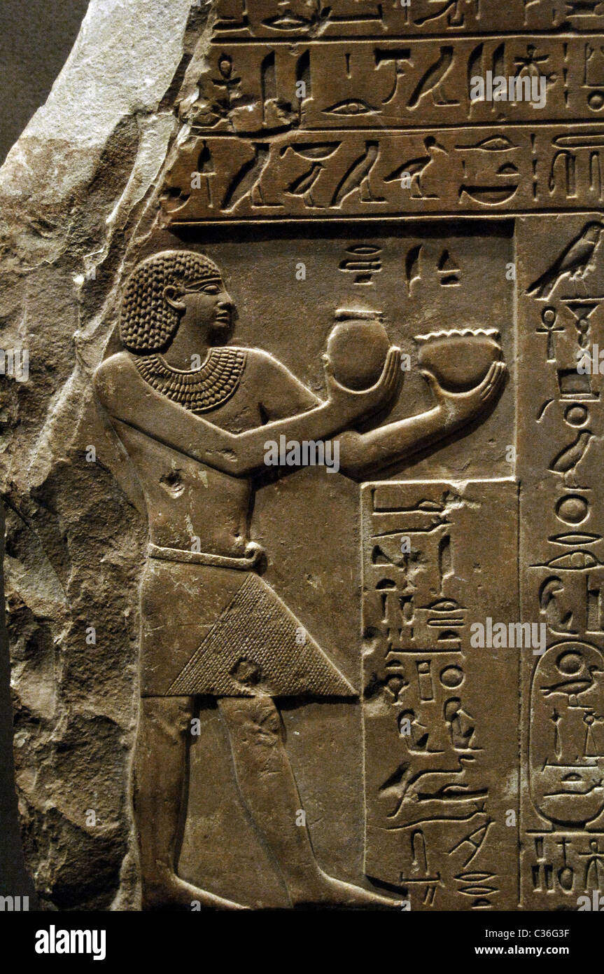 L'art égyptien de Stela Intef II Roi Wahankh. Le pharaon offrant du lait et de la bière à Ra et d'Hathor. Première Période Intermédiaire. Banque D'Images