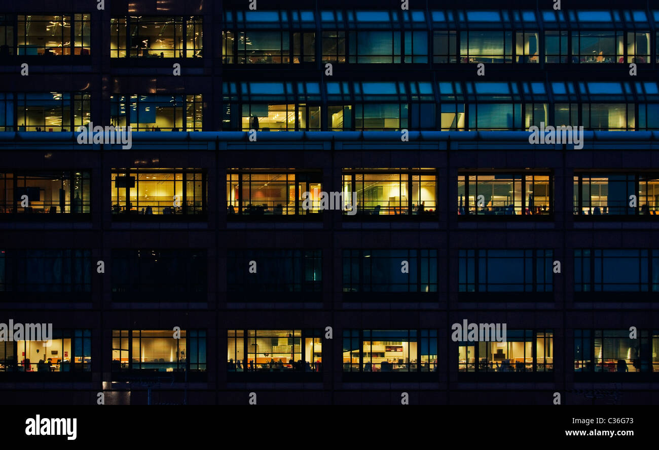 Tourné de nuit bureaux avec éclairage sur , abstract Banque D'Images