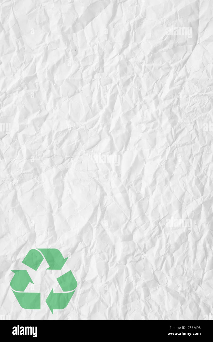 La texture de papier froissé blanc et vert signe de recyclage Banque D'Images